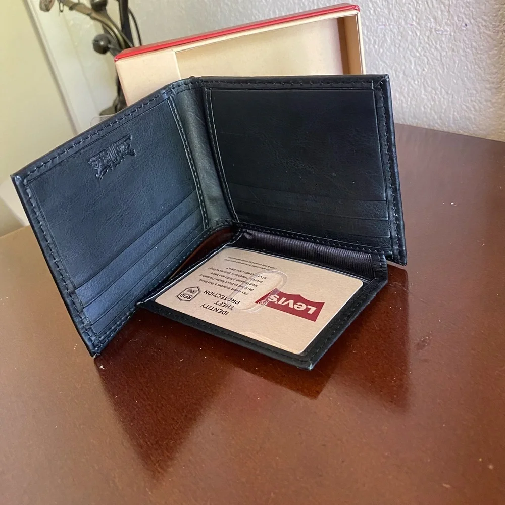 Men’s Wallet - Picture 4 of 8
